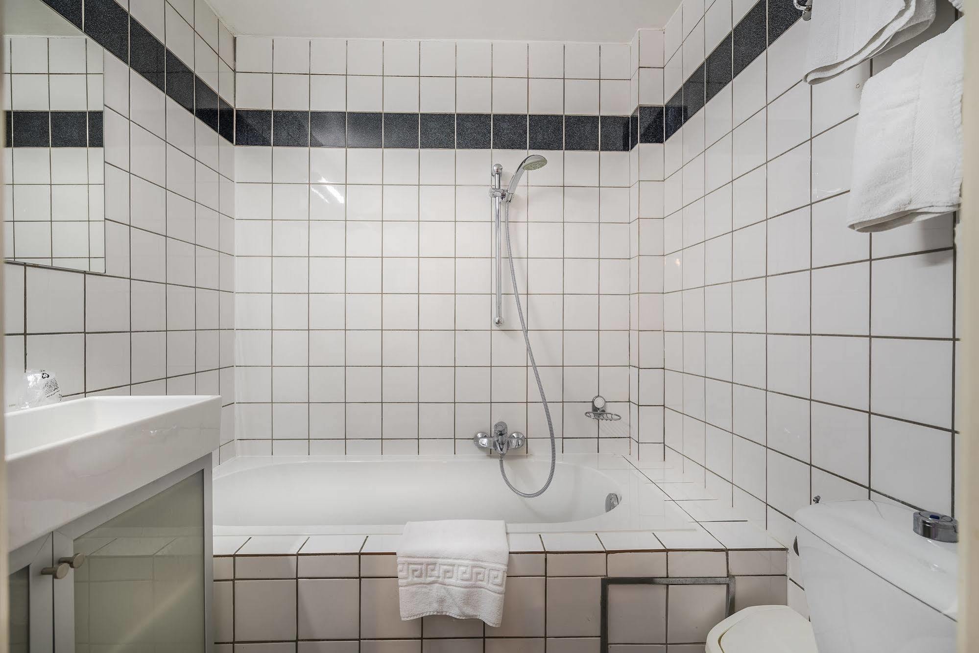 Hotel Lambeau Etterbeek Εξωτερικό φωτογραφία